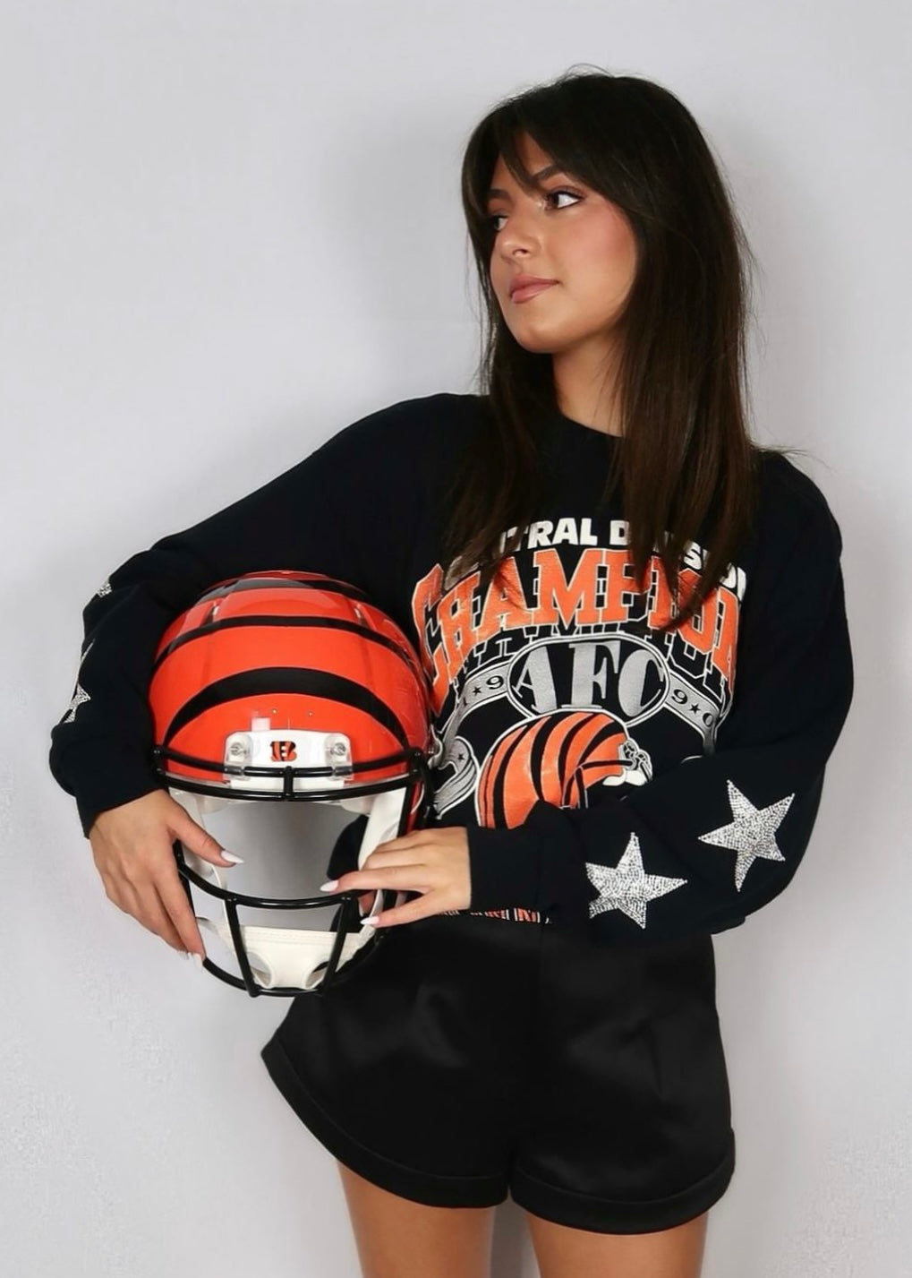 Cincinnati Bengals, NFL One of a KIND Vintage ”Rare Find” Sweatshirt with Crystal Star Design